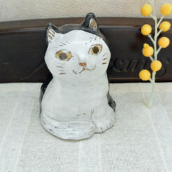 白黒ハッキリ猫　北欧風　白猫かつ黒猫　ねこ　手作り陶芸　陶器の置物 8枚目の画像