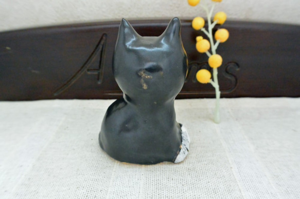 黒白ハチワレ猫　北欧風　かわいい顔のねこ　手作り陶芸　陶器の置物 3枚目の画像