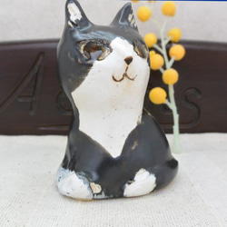 黒白ハチワレ猫　北欧風　かわいい顔のねこ　手作り陶芸　陶器の置物 5枚目の画像