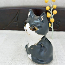 黒白ハチワレ猫　北欧風　かわいい顔のねこ　手作り陶芸　陶器の置物 7枚目の画像