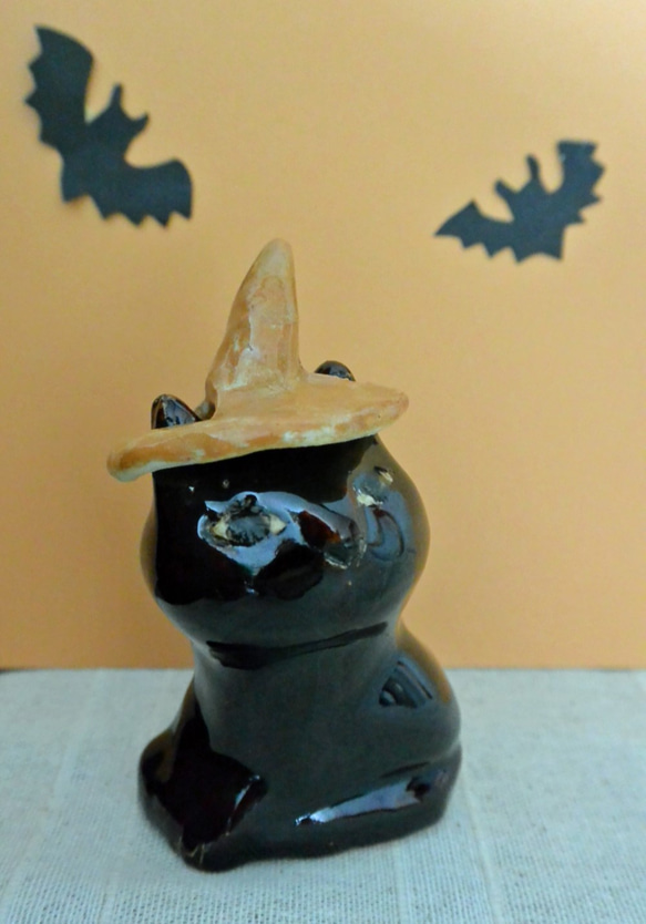 ハロウィン オレンジの帽子をかぶった黒猫 ツヤツヤ クロネコ 手作り 