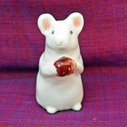 来年の干支！子年 ネズミ 赤い実を持っているA 白いねずみ 手作り陶芸