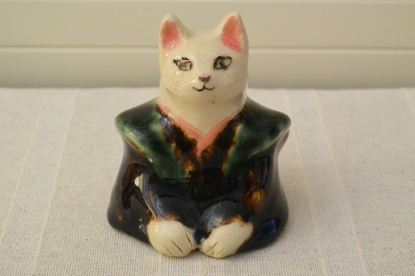 猫の福助　陶器のフクスケ人形　ねこ　陶器・陶芸　緑＋茶 2枚目の画像