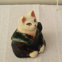 猫の福助　陶器のフクスケ人形　ねこ　陶器・陶芸　緑＋茶 3枚目の画像