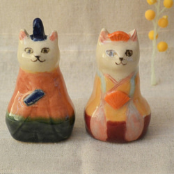 ひな人形　ネコのお雛様　白猫　カラフルおひなさま　手作り陶器・陶芸　ねこ　猫の置き物 1枚目の画像