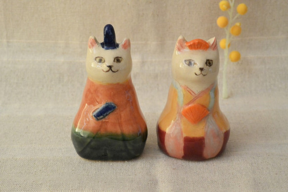 ひな人形　ネコのお雛様　白猫　カラフルおひなさま　手作り陶器・陶芸　ねこ　猫の置き物 2枚目の画像