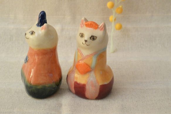 ひな人形　ネコのお雛様　白猫　カラフルおひなさま　手作り陶器・陶芸　ねこ　猫の置き物 4枚目の画像