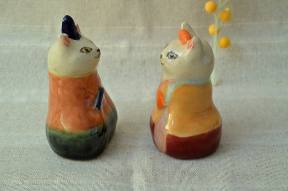 ひな人形　ネコのお雛様　白猫　カラフルおひなさま　手作り陶器・陶芸　ねこ　猫の置き物 6枚目の画像