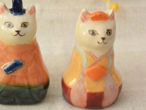 ひな人形　ネコのお雛様　白猫　カラフルおひなさま　手作り陶器・陶芸　ねこ　猫の置き物 8枚目の画像