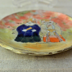 ひな人形　ネコのお雛様　カラフルな絵皿のおひなさま　茶と白のねこ・猫　お皿立て付き　手作り陶器・陶芸 7枚目の画像