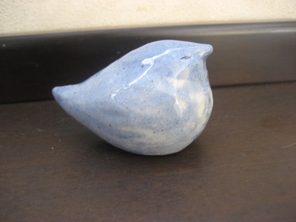 陶器の置物 青～水色系の鳥さん　目をつむってる 2枚目の画像