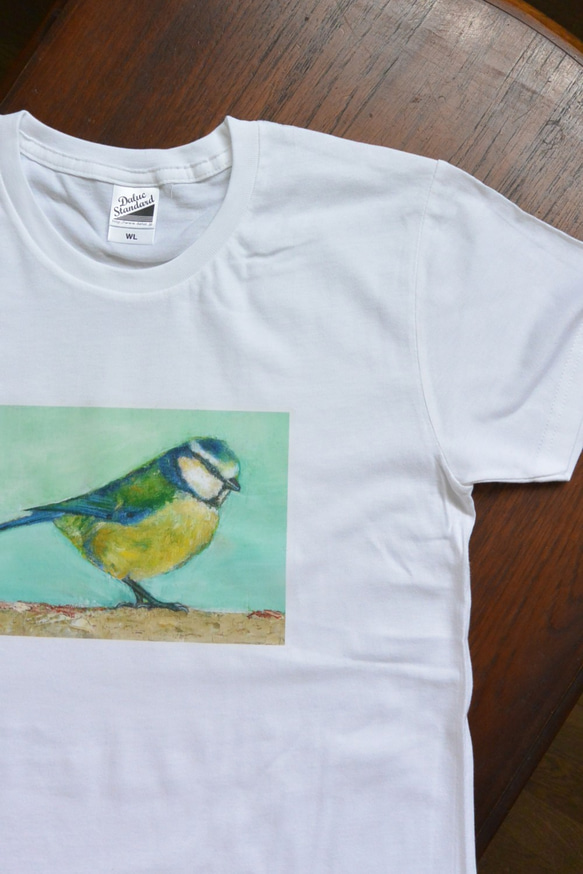 ブルーの小鳥Tシャツ　鳥のTシャツ　野鳥　アオガラ　油絵をアイロンプリント　白・ホワイト 4枚目の画像