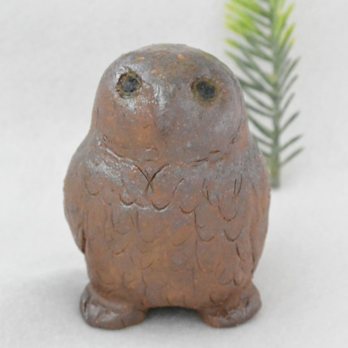 フクロウ 茶色のふくろう 渋めカラー 足つき 梟・鳥 手作り陶芸 陶器の 