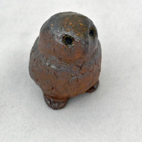 茶色いブラウン しぇふ染め×かけるり 土身フクロウ フクロウ 茶色のふくろう 渋めカラー 足つき 梟・鳥 手作り陶芸 陶器の