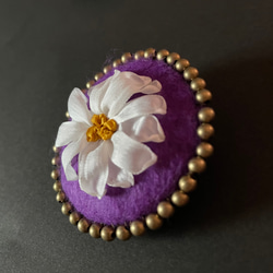 ふんわりマーガレット　ヴィンテージ風　リボン刺繍　ブローチ　-紫- 5枚目の画像