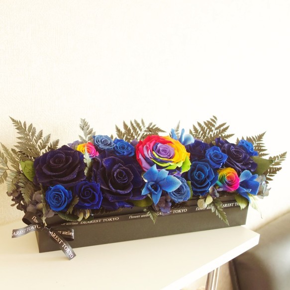 LUXURY BOX “Sept de bonheur”　美しいブルーのお祝い花（レインボーローズ入り） 5枚目の画像