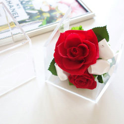 送料無料《名入れギフト☆メッセージ刻印》“Rosery”　ゴージャスな赤いバラのフラワーボックス 3枚目の画像