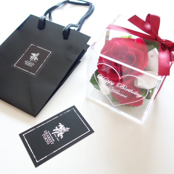 送料無料《名入れギフト☆メッセージ刻印》“Rosery”　ゴージャスな赤いバラのフラワーボックス 5枚目の画像