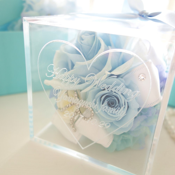 《名入れギフト☆メッセージ刻印》message ROSE “WHITE BLUE” 上品なグラデーションブルーのアレンジ 3枚目の画像