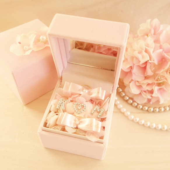 LUXURY BOX “le mariage”（PINK）新郎新婦のイニシャル入りリングピロー♡ 2枚目の画像