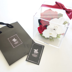 《名入れギフト☆メッセージ刻印》message ROSE “Bienvenue”　紅白のお祝いフラワーボックス 5枚目の画像