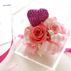 《名入れギフト☆メッセージ刻印》message ROSE “PINK Heart” 可愛いを詰め込んだフラワーボックス　 2枚目の画像
