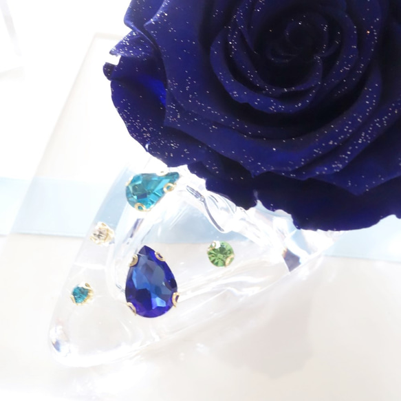 《名入れギフト☆メッセージ》 “DIAMOND ROSE”（BLUE）ダイヤモンドローズが彩る贅沢なガラスの靴 3枚目の画像