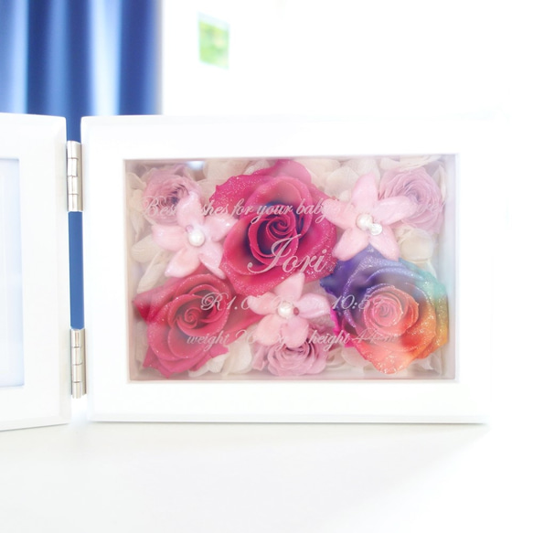《名入れギフト☆メッセージ刻印》MEMORIES “Jardin de fleurs” レインボーローズのフォトフレーム 3枚目の画像