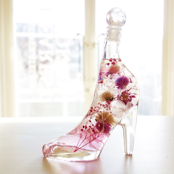 Herbarium “princess PINK”　蝶々の舞うピンクのガラスの靴ハーバリウム 1枚目の画像