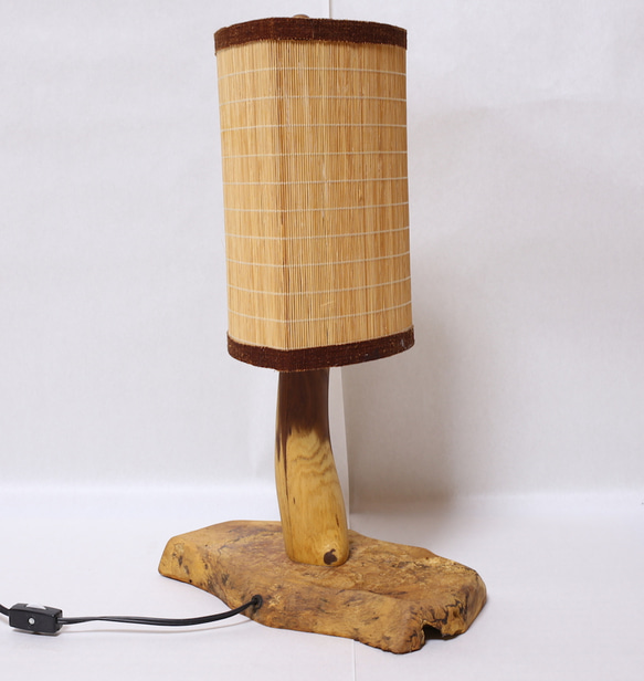 【照明】カキ・エンジュ製：三角柱の竹傘を使ったスタンド 3枚目の画像
