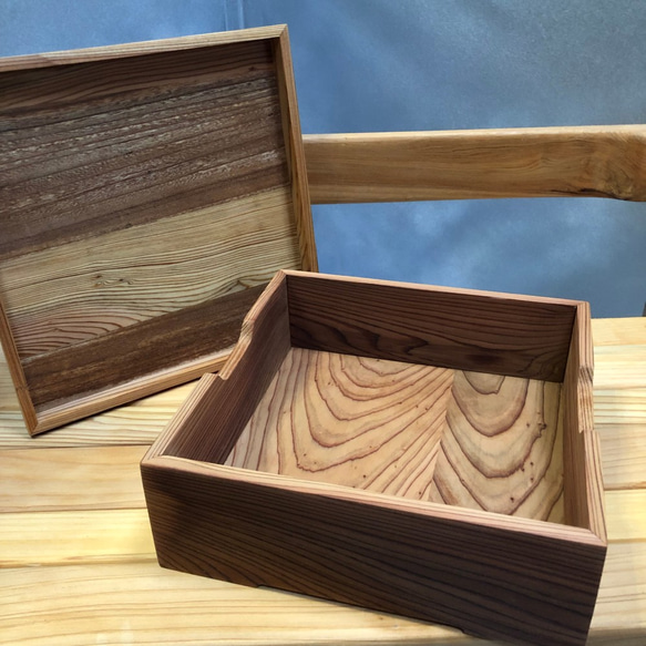木材の雰囲気をふんだんに感じられる、シンプルな木箱(ややこげ茶色 1枚目の画像