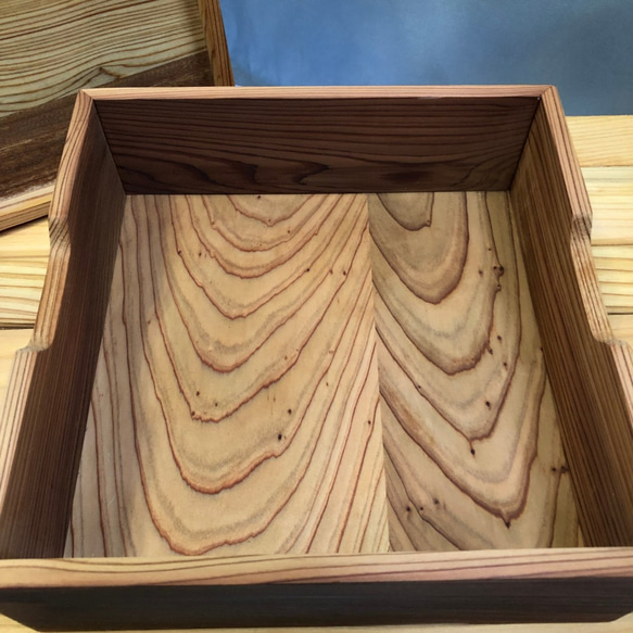 木材の雰囲気をふんだんに感じられる、シンプルな木箱(ややこげ茶色 4枚目の画像