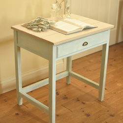 レトロなかわいさが魅力のランタンタイル コンソールテーブル ブルー系