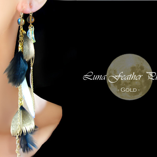 月の女神のフェザーピアス 〜ルナフラッシュゴールド〜 ピアス（フック