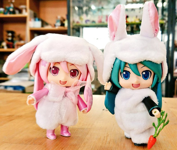 【made in rabbit field】手のひらサイズ＊立ちミミうさちゃんロンパースコスチューム 1枚目の画像