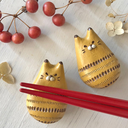 （再販）陶器　猫の箸置き  茶トラ（２個セット） 1枚目の画像