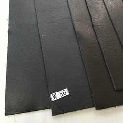 W56　 牛革　カット革小　黒（色味がバラバラ）20cm×12cm　7枚　1.1ｍｍ前後 2枚目の画像