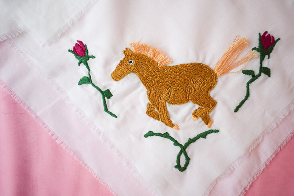 薔薇と馬の刺繍スカーフ 6枚目の画像