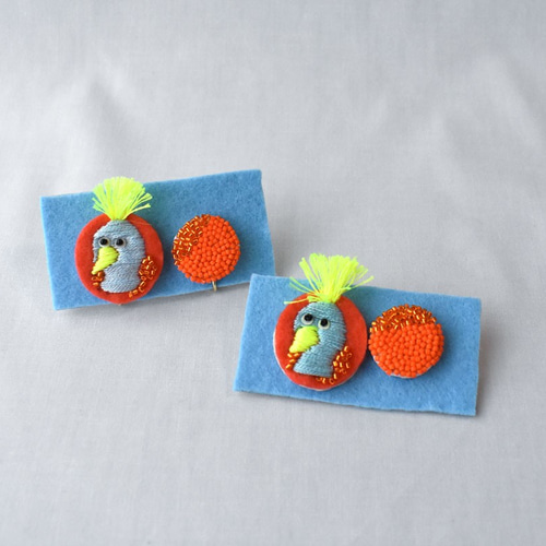 ふさふさヘアーの鳥さん ビーズ刺繍アシンメトリーピアス ピアス  