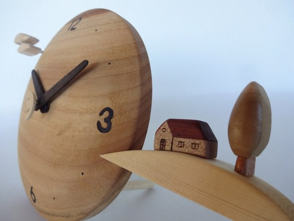 木製時計－丘の家（楠） 2枚目の画像