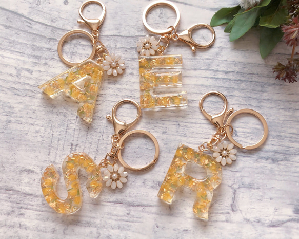 ミモザイニシャルキーホルダー キーリング yubless 通販 9034665