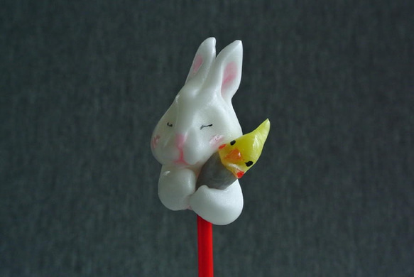 飴細工　オカメインコぎゅーウサギ（白）　（ケース入り） 3枚目の画像
