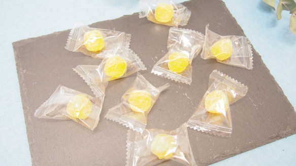 【添加物・合成着色料不使用】ビン入り沖縄マンゴーキャンディー（７粒入り） 3枚目の画像