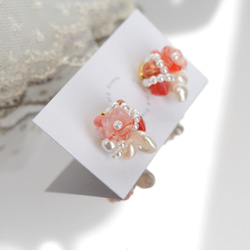 「桜色のブーケ」＊淡水パールと桜色のお花チェコビーズのピアス 3枚目の画像