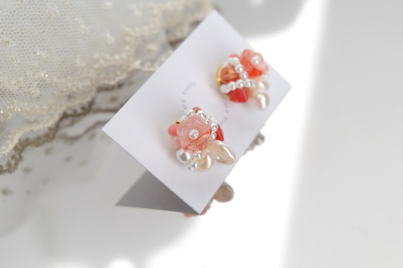 「桜色のブーケ」＊淡水パールと桜色のお花チェコビーズのピアス 3枚目の画像