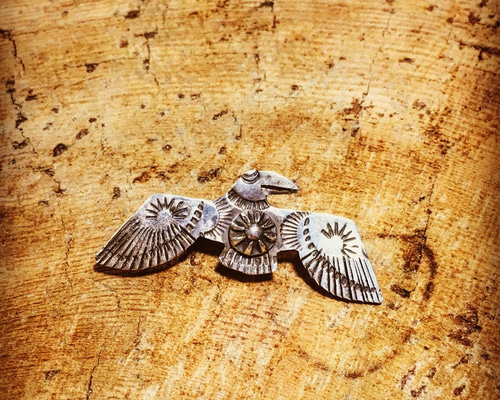 Dislly】サンダーバード ピンバッジ ブローチ Dislly 通販 4597796