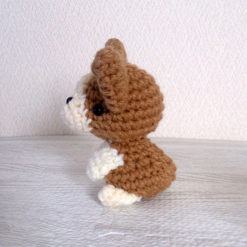 015　コーギーのあみぐるみ かぎ針編みのコーギー犬のパターン：小さなビスケットの編み