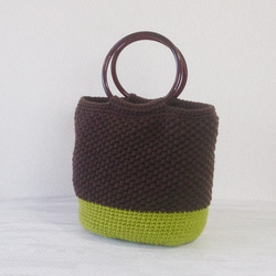 ニットバッグ (リングハンドル：チョコ×グリーン） 編み物 2枚目の画像