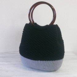 ニットバッグ (リングハンドル：黒×グレー） 編み物 1枚目の画像