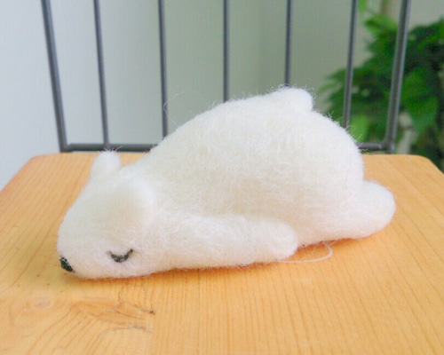 ZUS(ズス) フェルト ぬいぐるみ シロクマ ZUS(ズス) フェルト ぬいぐるみ シロクマ（ZÜS – Hand Made Felt）